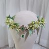 Bubbmi Green Flower Wreath Fairy Costume Headband with Pendant, Woodland Elf Cosplay Outdoor Wedding Bridal Headpiece for Women Girls(ZM01GREEN)