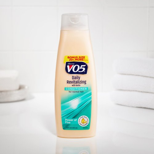 Alberto VO5 Daily Revitalizing Conditioner - Moisturizing Conditioner with Biotin - With 5 Oils and 5 Vitamins for Healthy Hair - 15 oz