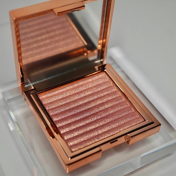 EDA LUXURY BEAUTY Powder Highlighter Makeup Palette, Shimmer Glitter Shiny Contour Highlight Makeup Illuminator - Luminizer Contouring Palette Shimmery Finish Face & Body (1, Pink, Full Size)