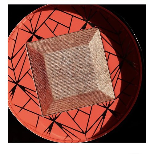 Juvia's Place Highlighter Heroine Glow II - Highlighter Powder, Baked Highlighter, Shimmer Highlighter Makeup, Long-Wearing & Illuminating Cheek Highlighter - Suitable for all skin tones