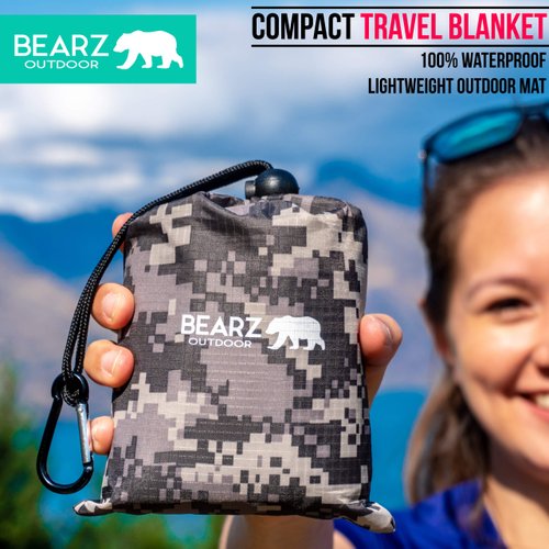 BEARZ Outdoor Pocket Blanket - Waterproof Picnic Blanket, Compact Travel Blanket, Picnic Blankets Waterproof Foldable Lightweight for Beach, Hiking, Festival Accessories (Camo)