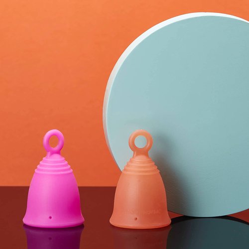 Peachlife Ring Menstrual Cup with Loop Pull Tab Handle - Silicone Reusable for 10 Years - Medium Size, Medium Firm Peachcup