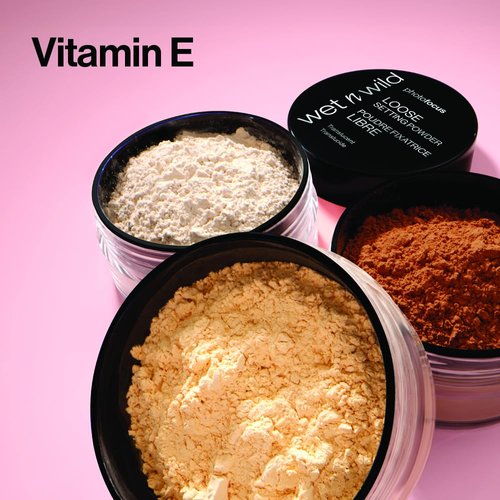 wet n wild Photo Focus Loose Baking Setting Powder, Highlighter Makeup, Fair to Medium & Tan Skin Tones, Translucent