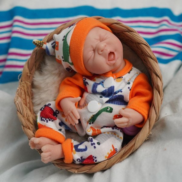 7 Inch Mini Reborn Baby Dolls，Silicone Full Body Baby Soft Skin Mini Realistic Newborn Baby Dolls Real Life Tiny Baby Doll with Feeding Accessories& Gift Box（Girl）