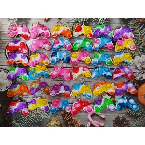 Roaqua 100 Packs Bulk Game Controller Backpack Mini pop Fidget Keychain,Birthday Party Favors,summer Students Bubble Prize for boy and Little Girl,Kids gifts