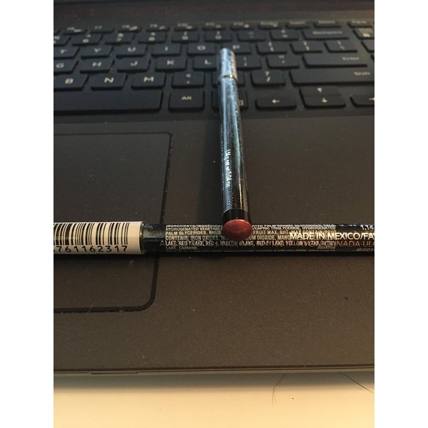 Avon Ultra Luxury lip Liner (Shimmer Mauve)