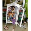Miniature Furniture Display Shelf 1:12 Wooden Cabinet with Mirror & Three Shelves Bookshelf Dollhouse Display Stand Decoration Accessories Mini Diningroom Scene Ornaments