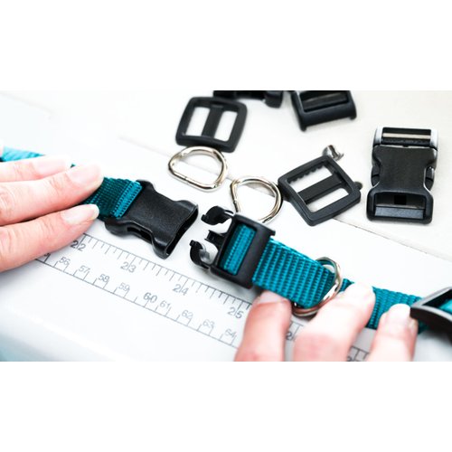 Country Brook Design Easy DIY Dog Collar Hardware Kit for (10) 3/4 Inch Collars with D-Rings, Triglides and Buckles