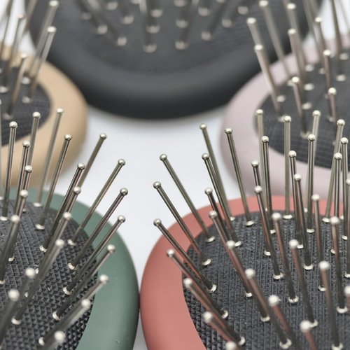 WeiLa Anti-Static Hair Brush Oval, Stainless-Steel Bristles Detangler for Wigs & Hair, ABS Handle (Jasper Red)