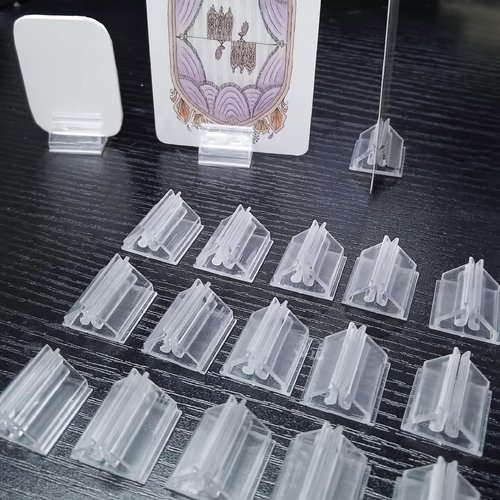 YHNTGB 120 PCS Plastic Game Card Stands Blank Game Board Markers Game Card Holder Playing Card Holders Board Game Pieces Stands for Board Game Markers Party Favor (Transparent)