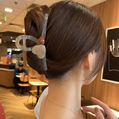 Chic and Stylish Hair Claw Clips with Heart-Shaped Decorations - Effortlessly Elegant Hair Accessories for Any Occasion, 2 ounce, 5 Inch, Grey (1 Piece)