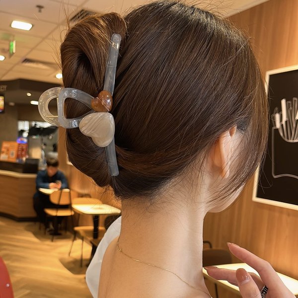 Chic and Stylish Hair Claw Clips with Heart-Shaped Decorations - Effortlessly Elegant Hair Accessories for Any Occasion, 2 ounce, 5 Inch, Grey (1 Piece)