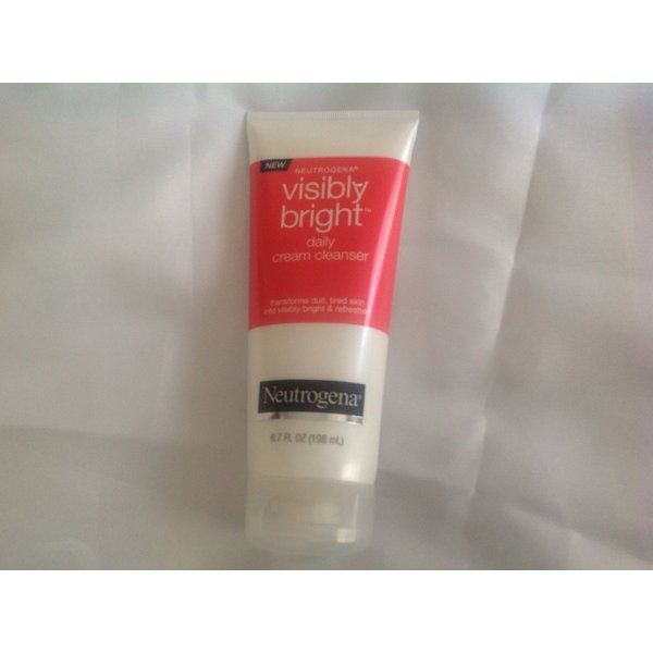 Neutrogena Visibly Bright Daily Cream Cleanser, 6.7 Ounce