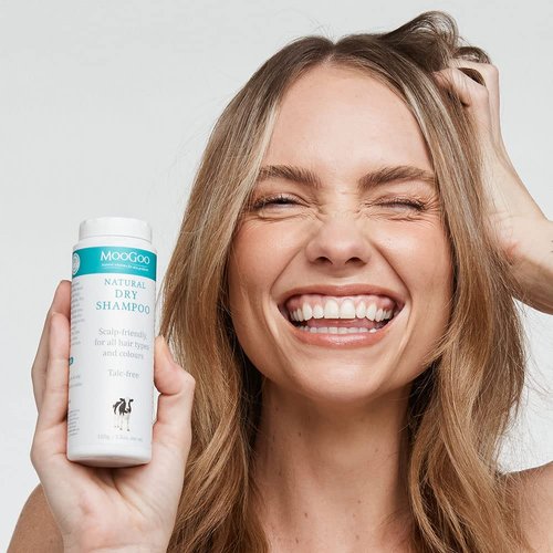 MooGoo Dry Shampoo Powder – Natural, Talc-Free, Non-Aerosol Hair Refresher & Volumiser for All Hair Types & Colours, Scalp-Friendly Formula, 100g / 3.5 oz.