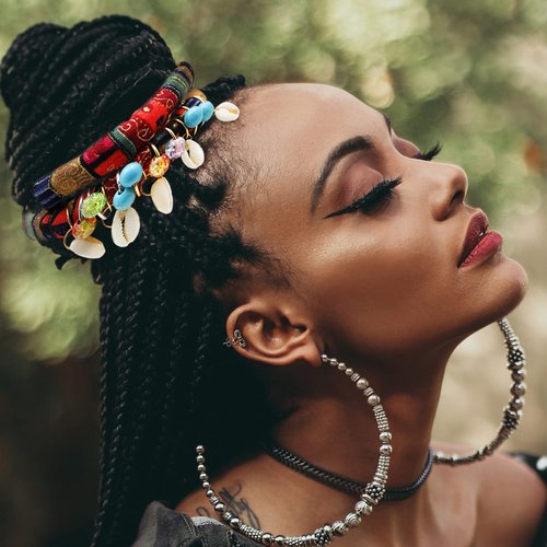 28 Pieces Spiral Lock Hair Tie Dreadlock Accessories Set, 2Pcs Colorful Bendable Wire Ponytail Holders, 26Pcs Shell Beads Pendant Jewerly for Women Men Thick Hair Ties Red