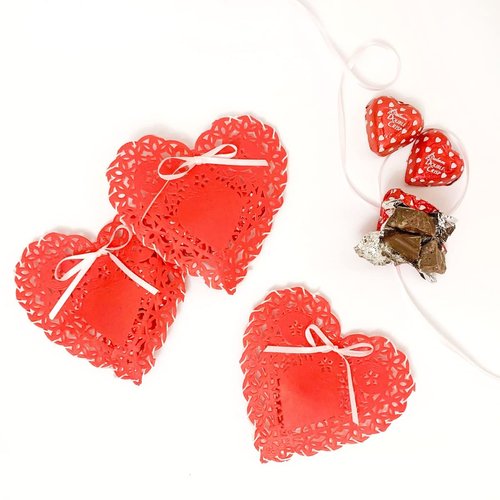 Hygloss Products Heart Paper Doilies – 6 Inch Red Lace Doily for Decorations, Crafts, Parties, 100 Pack